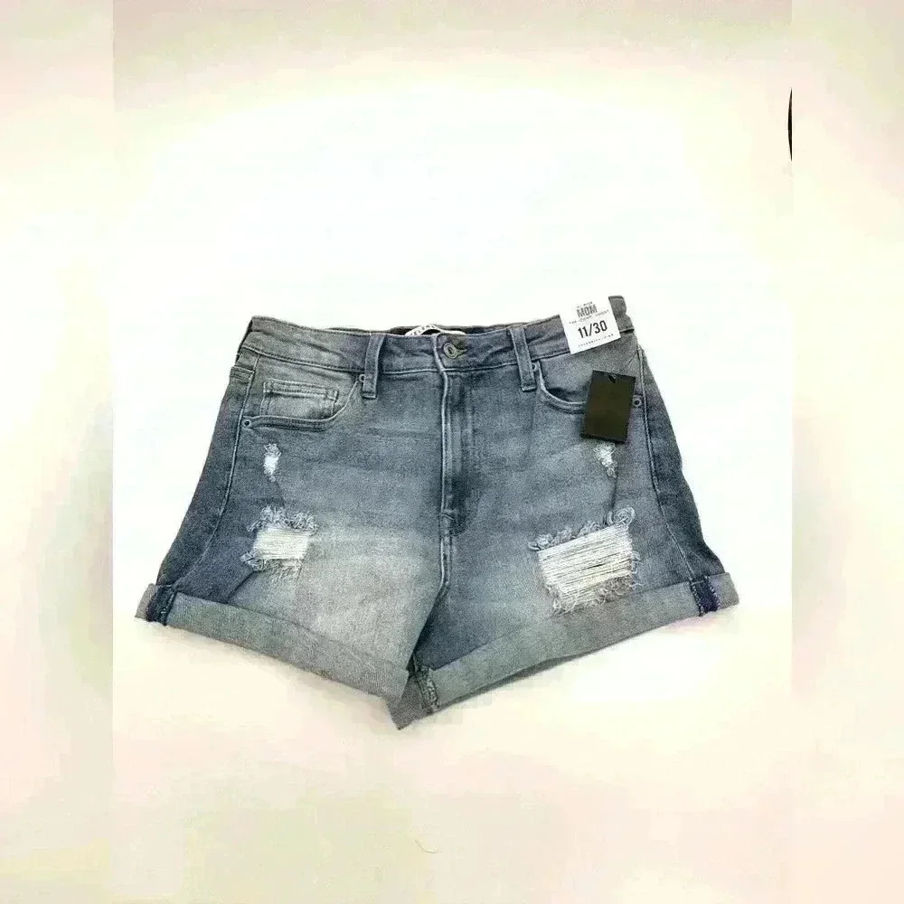 NWT Celebrity Pink High-Rise MOM shorts.